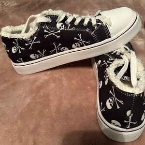 Skull Print Sneakers - Black and White